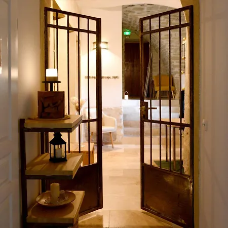 Chateau De Pondres 4*