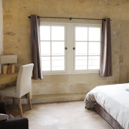 Chateau De Pondres Hotel