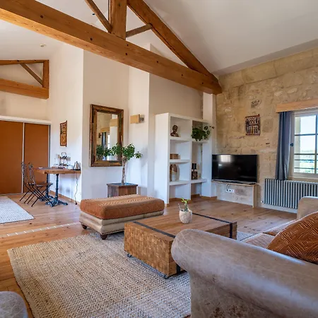 Chateau De Pondres Hotel 4*