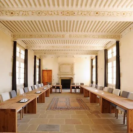 Chateau De Pondres Otel