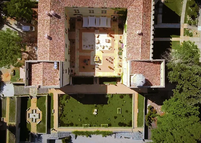 Château De Pondres Hotel 4*